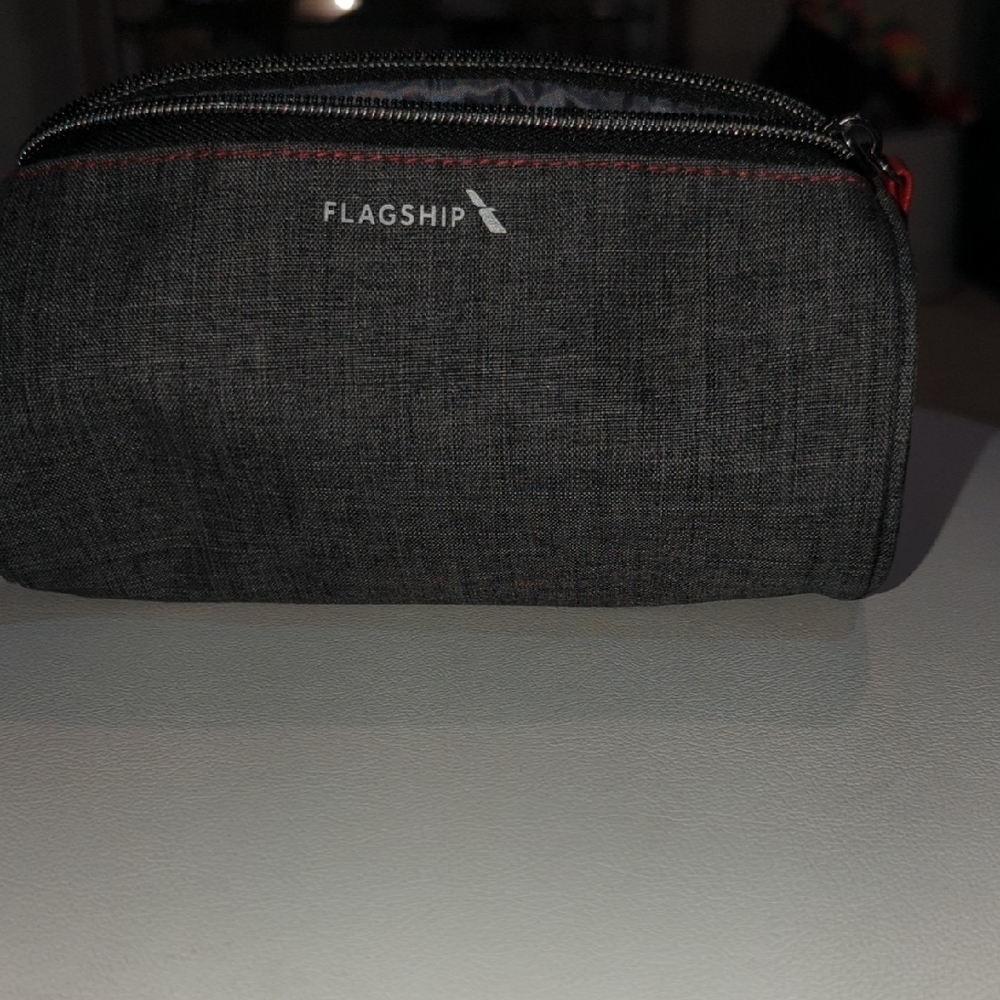 Black Essentials Round toiletries Bag